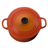 Round French Oven Magnet in Cassis