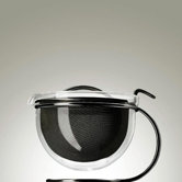 Mono Filio Edition Teapot in Black Polished by Tassilo von Grolman