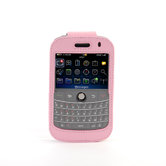 Blackberry Bold Classic Leather Sleeve in Pink