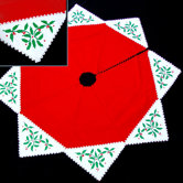 Holly Magic Tree Skirt in Red