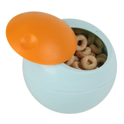 Boon Snack Ball Snack Container in Blue Raspberry / Tangerine