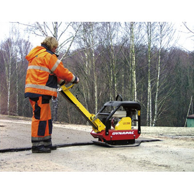 Dynapac 20" x 28" Forward & Reversible Soil Plate Compactor w/ Honda GX200 6.5 HP Gas Powered Engine