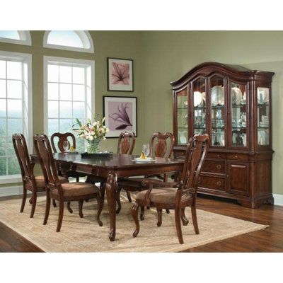 Legacy Classic Furniture Heritage Court Queen Anne Arm Chair