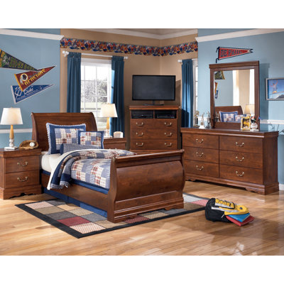 Signature Design by Ashley Kimball 3-Drawer Chest