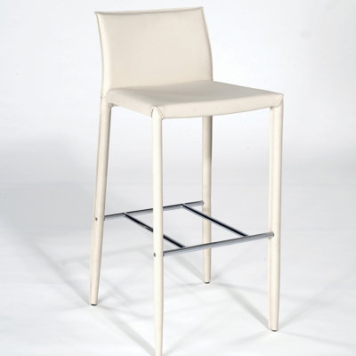 Eurostyle Amber Pub Table with Shen Barstools